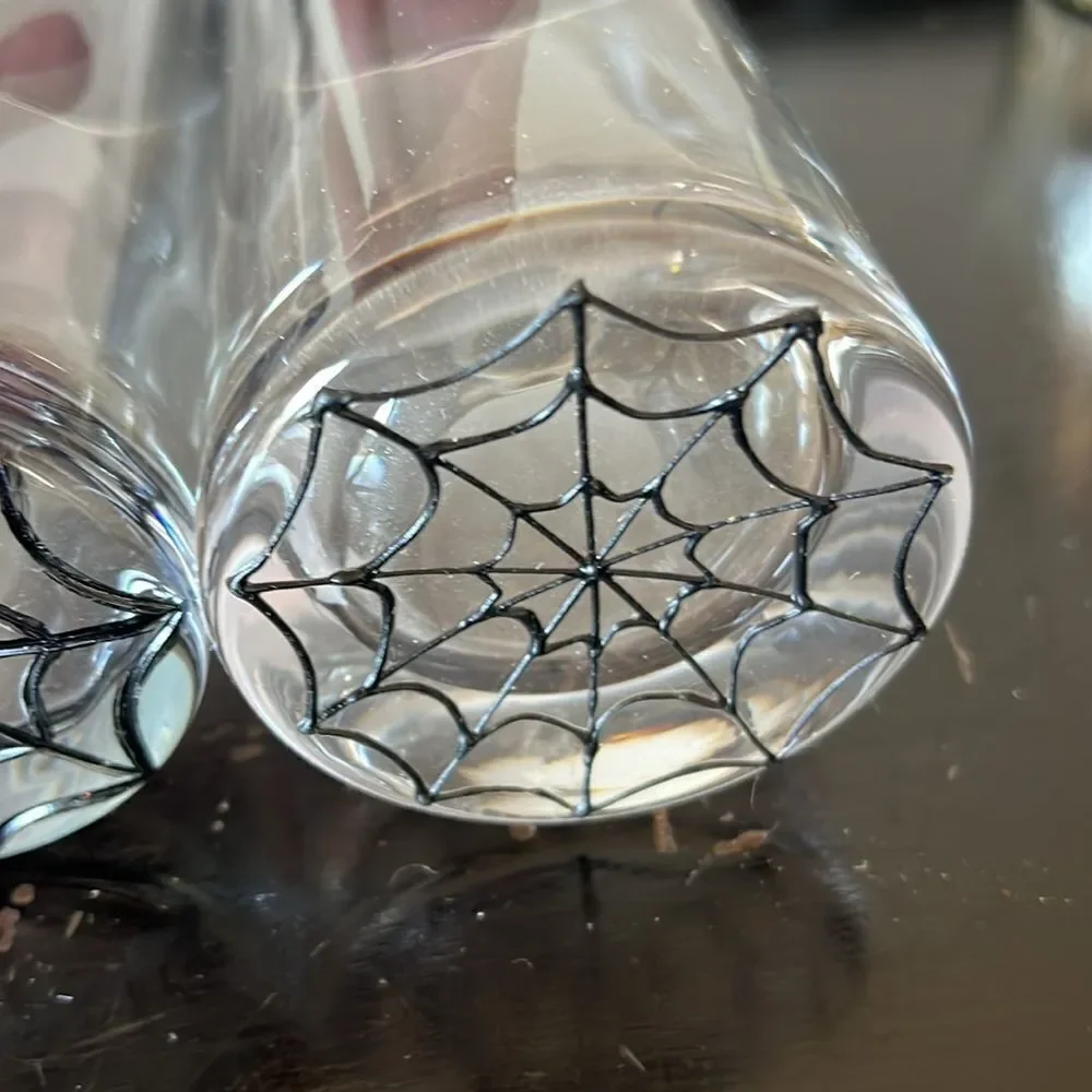 Set of 4 Pottery Barn Spider Web Tall Cocktail Glasses